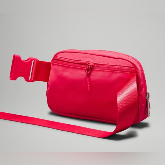 Lululemon Everywhere Belt Bag in LipGloss BARBICORE BARBIE PINK - Picture 5 of 12